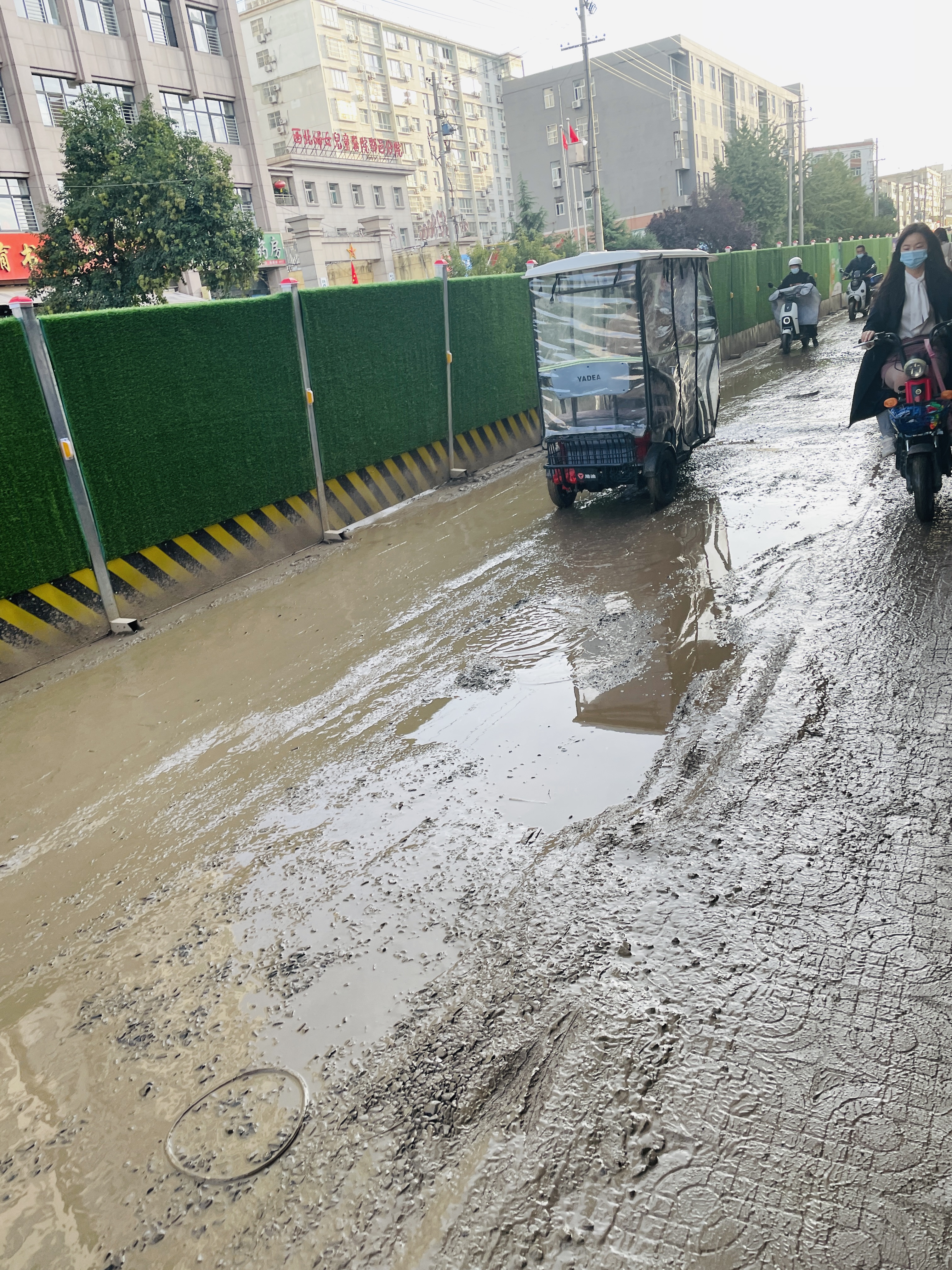 户县大雨图片